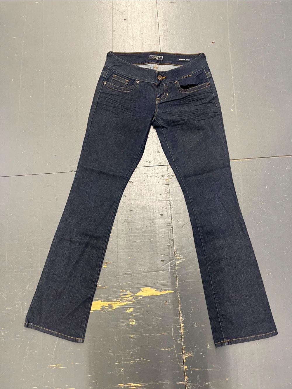 Guess Daredevil Bootcut Low Rise Dark Wash Jeans Size 26 - Picture 2 of 10